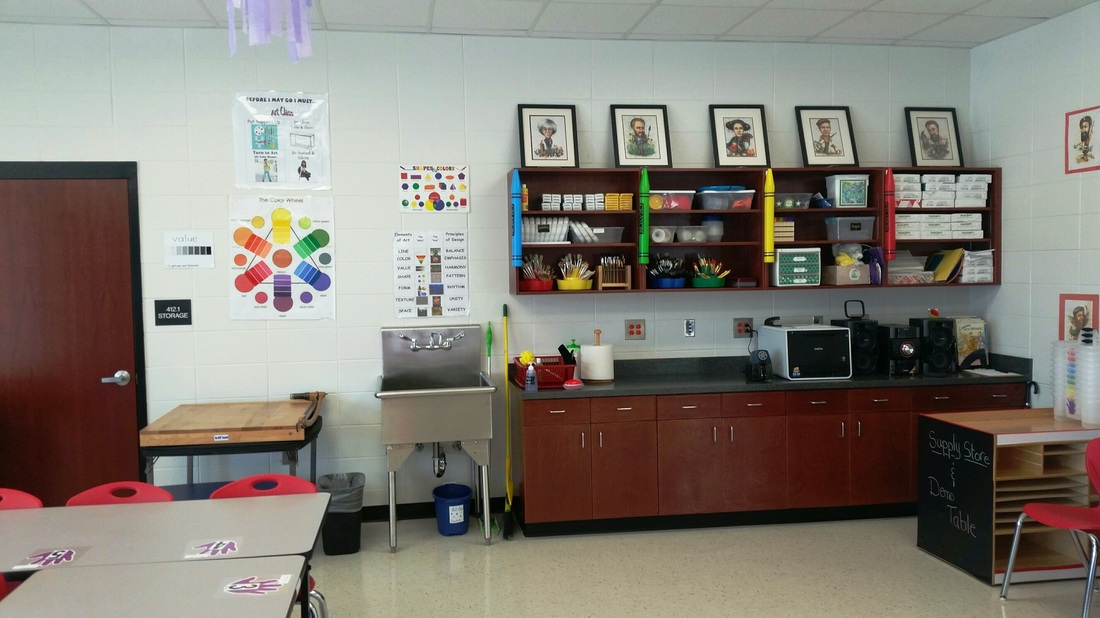 Deep sink and demo cart in the LES art room. 