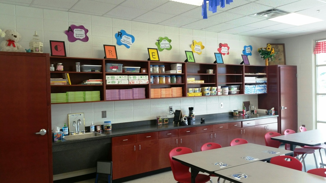 Students sink and art counter in the LES art room. 