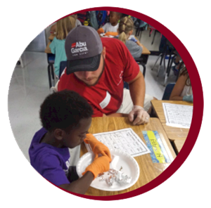 Parent volunteering in a classroom. 